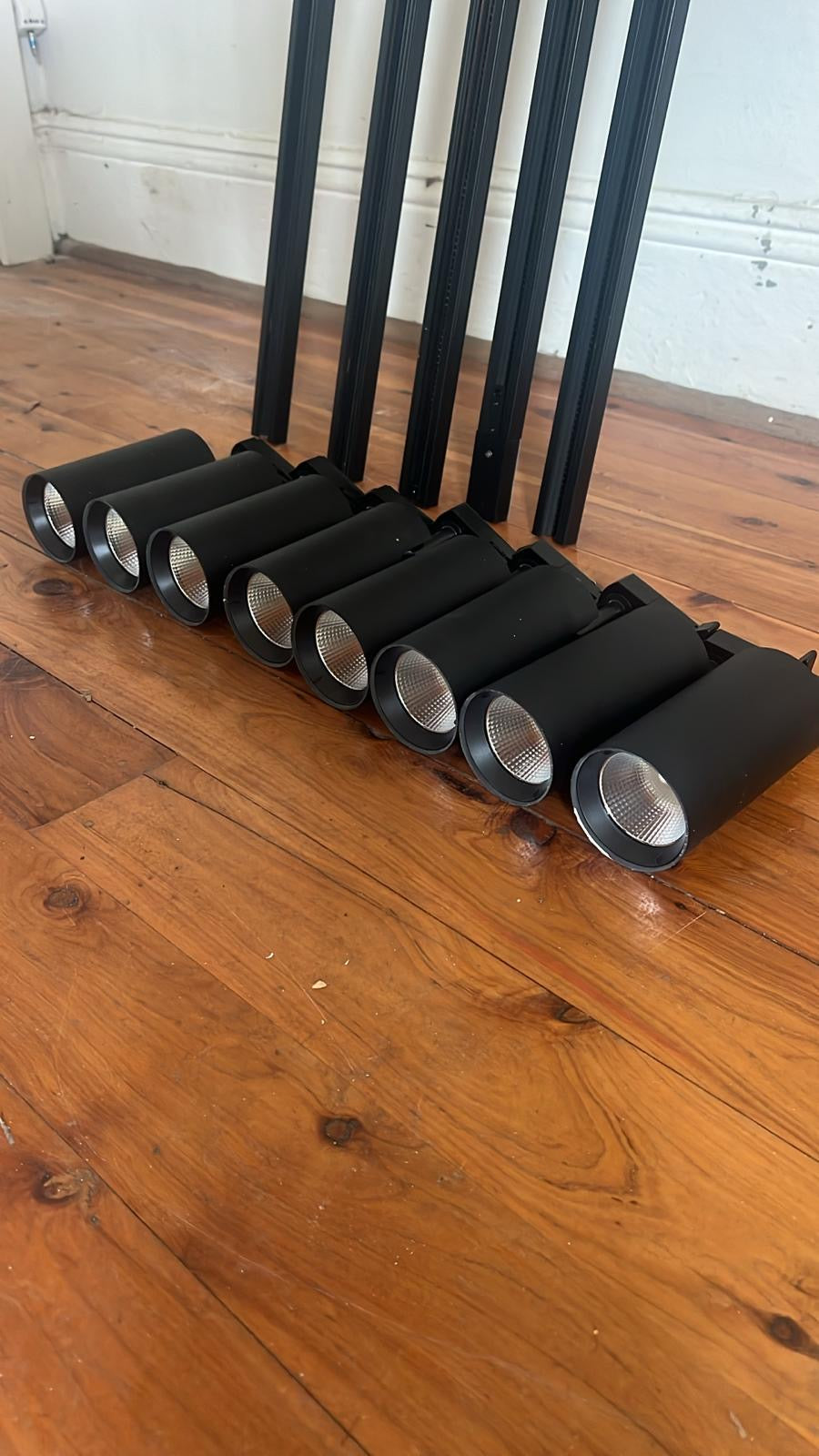 8 LED Track SpotLights and 5 Rails - Excellent Condition.