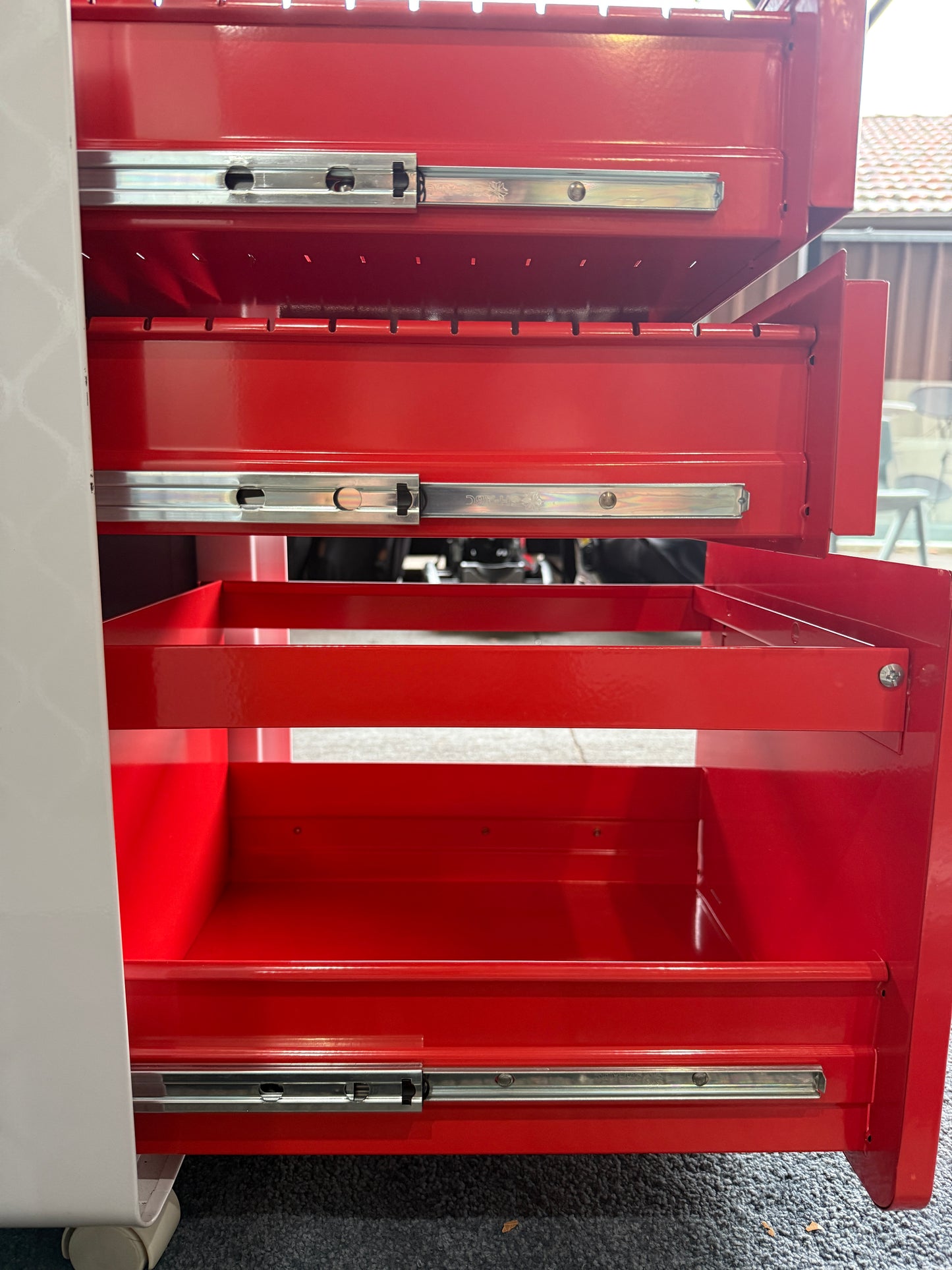 Venturo 3 Drawer Filing Pedestal Red