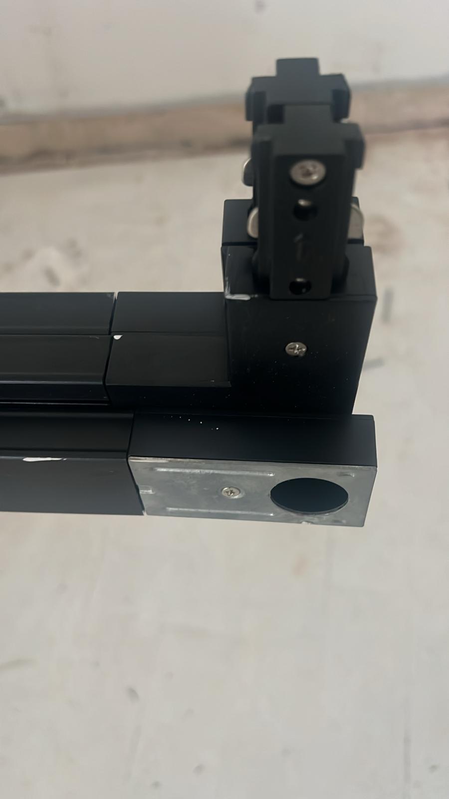 8 LED Track SpotLights and 5 Rails - Excellent Condition.