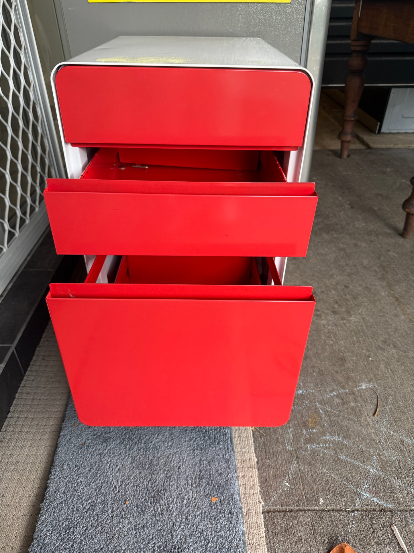 Venturo 3 Drawer Filing Pedestal Red