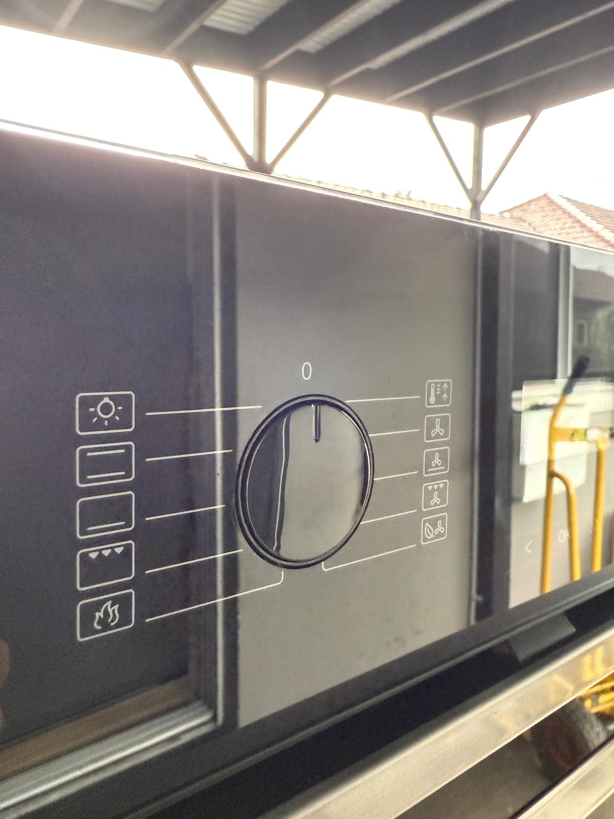 Miele H 2860 BP Built In Single Oven - Near New
