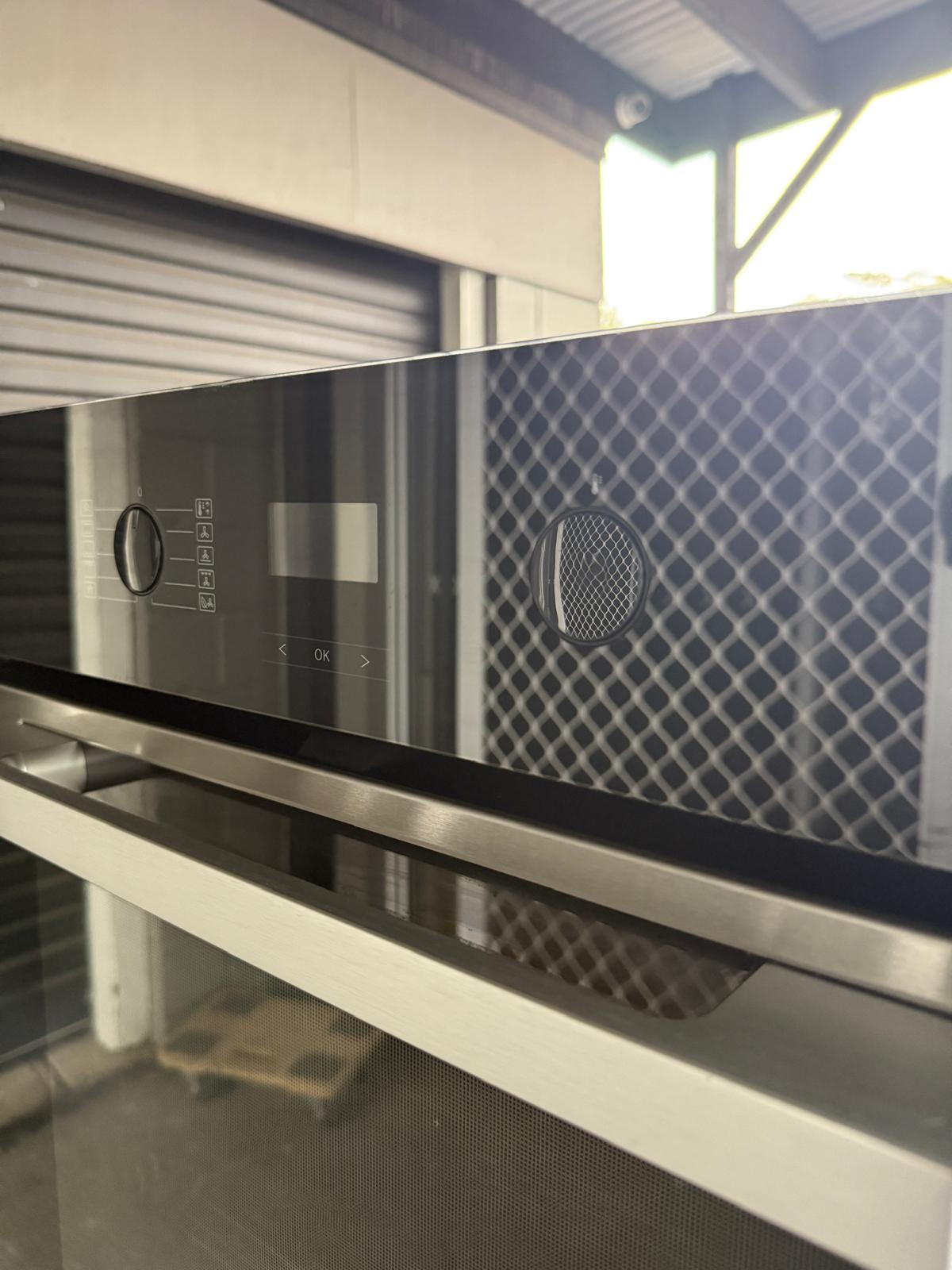 Miele H 2860 BP Built In Single Oven - Near New