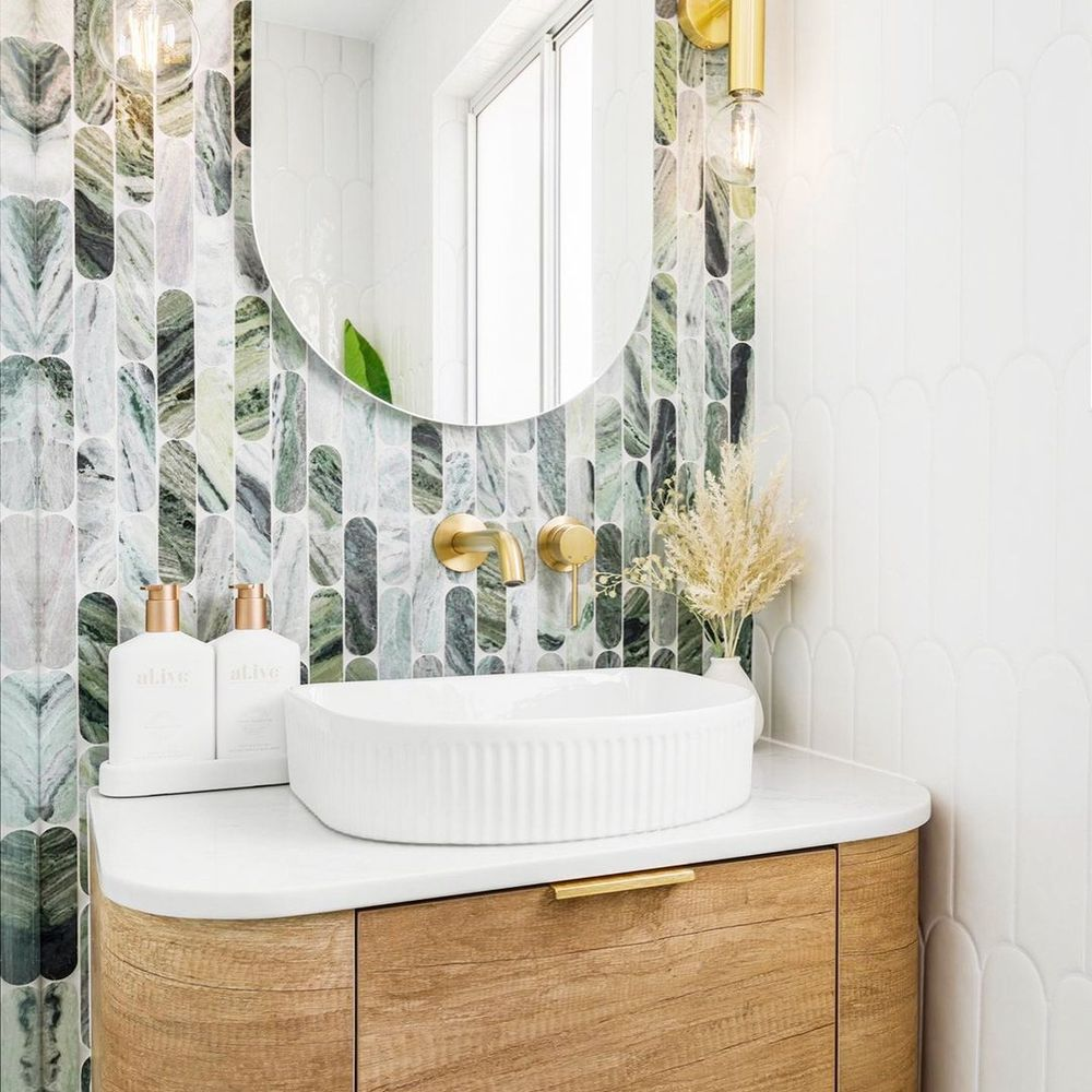 Otti Bondi 600mm Natural Oak Wall Hung Curve Vanity