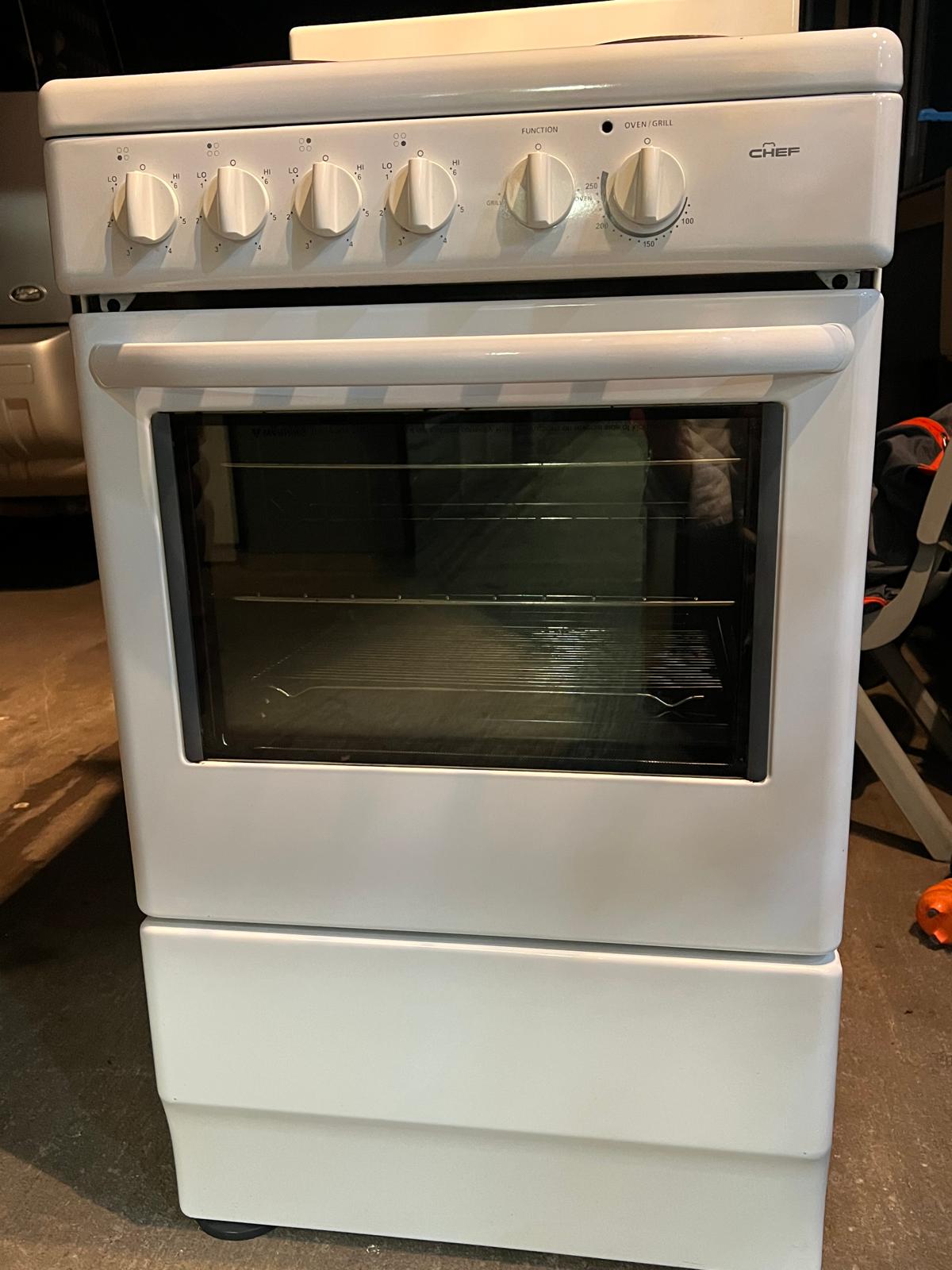 Freestanding Chef Electric Oven/Stove EBC5231W
