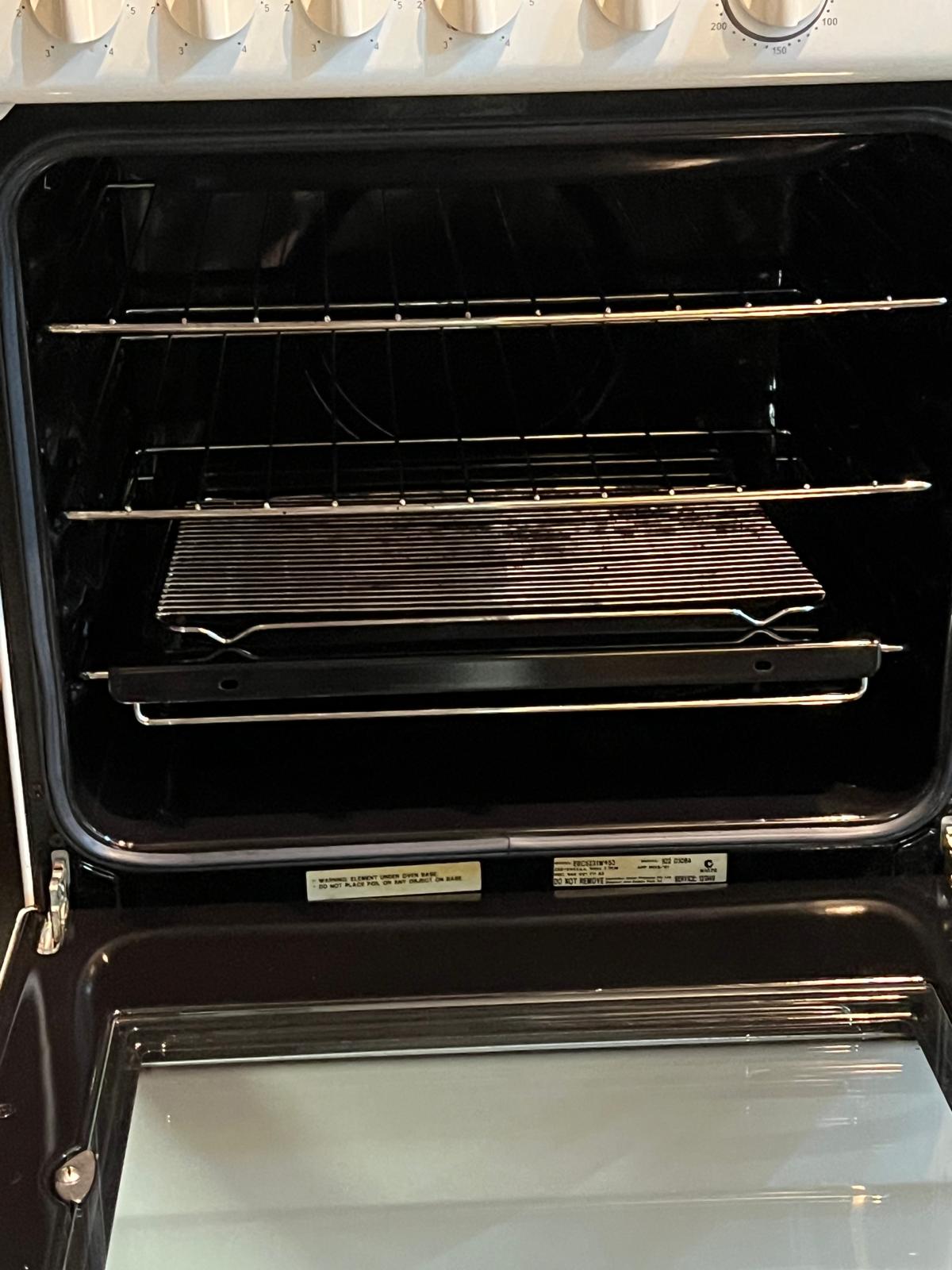 Freestanding Chef Electric Oven/Stove EBC5231W