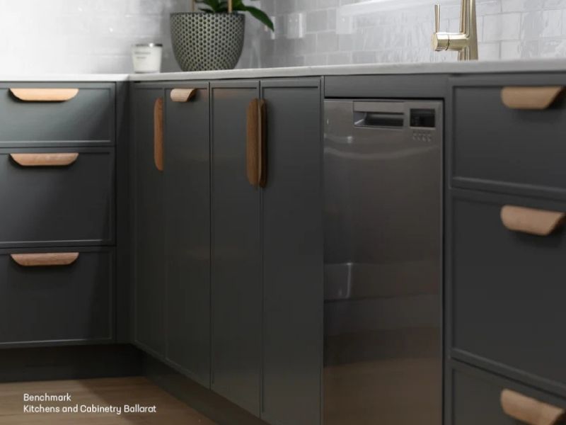 Cadello Crest Timber Handle