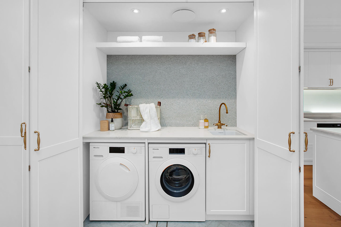 Cuisine 46 x 46 Inset / Undermount Fine Fireclay Gloss White Sink