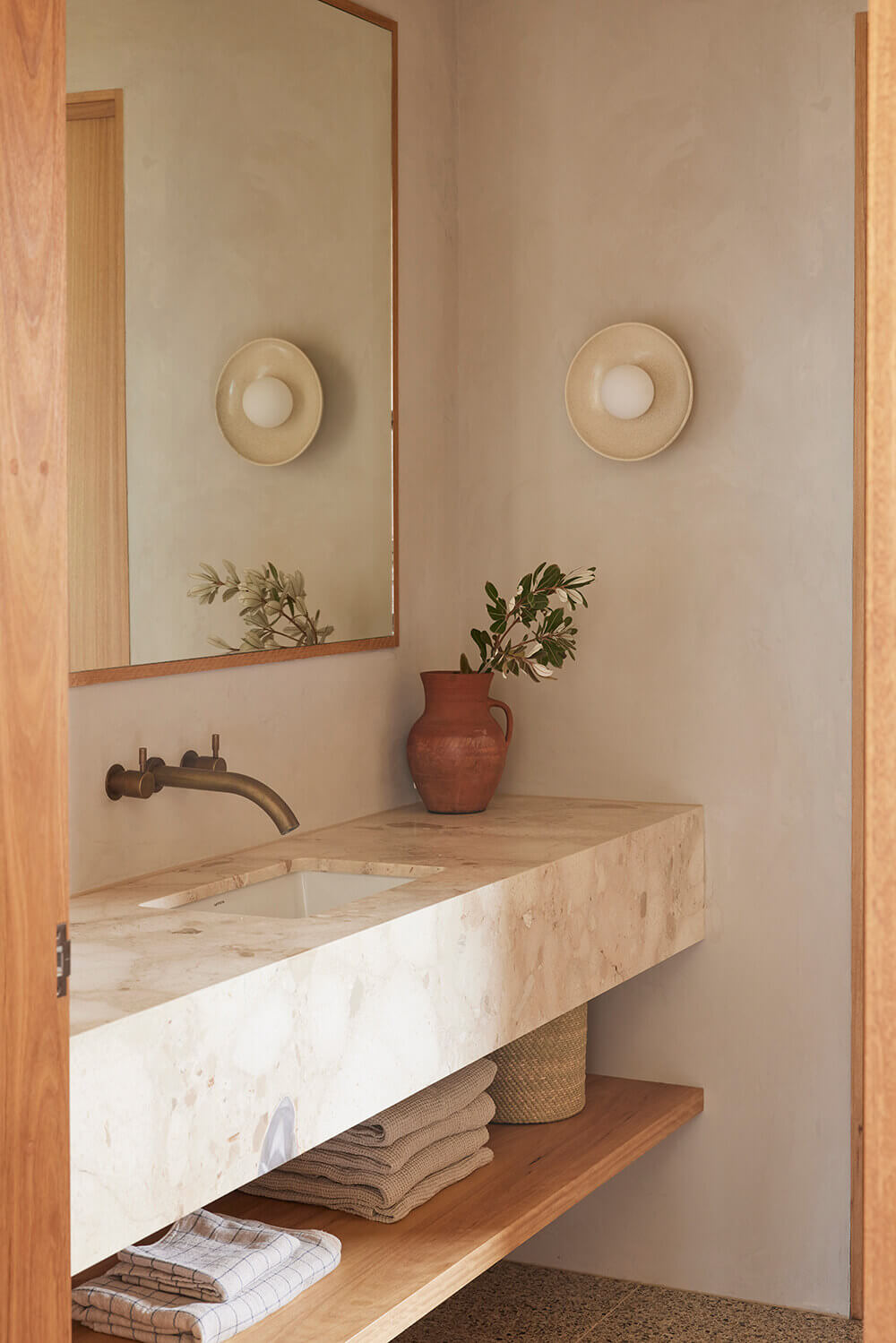 Standard Agres 53 x 34 Under Counter Ceramic Wash Basin