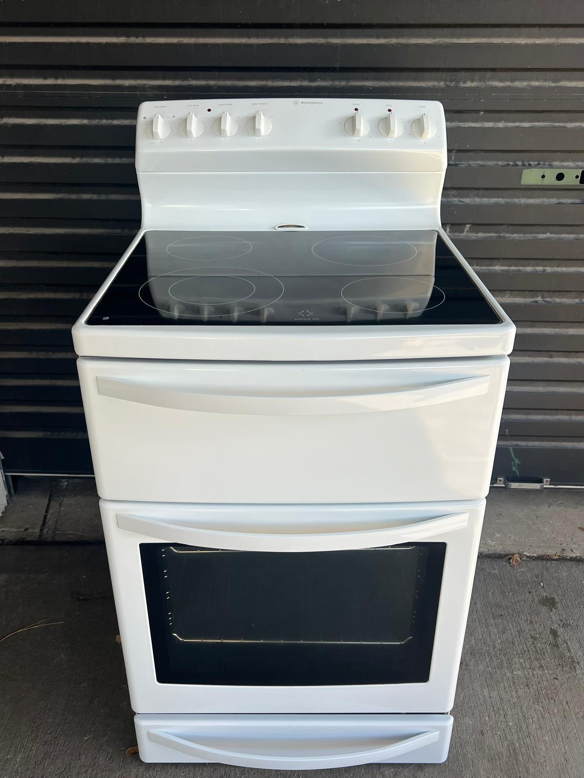 Westinghouse PAK806W 60cm Built-In Oven – Quality Used | Tested & Cleaned | Reno Spares