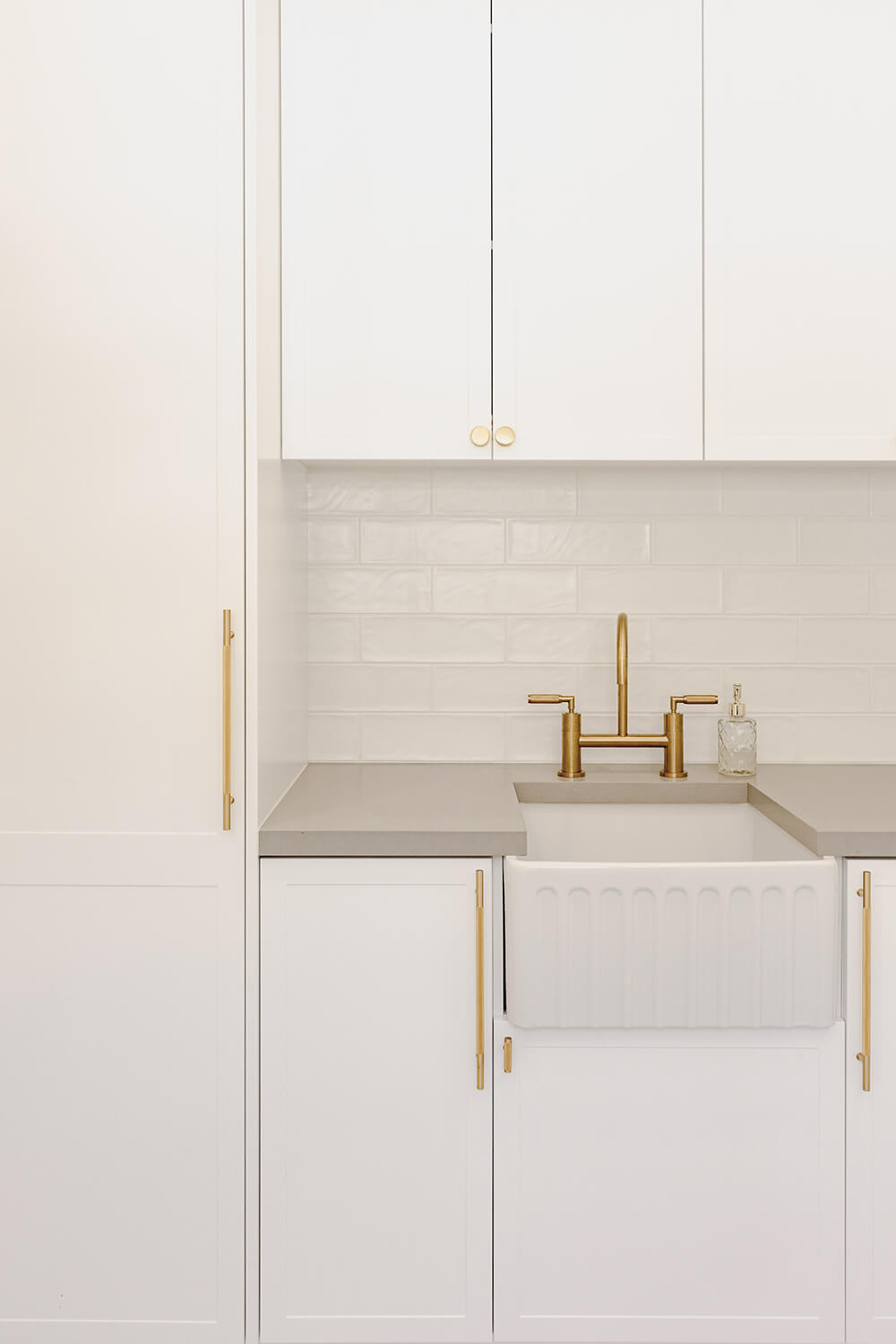 Novi 50 x 46 Fine Fireclay Matte White Farmhouse Butler Sink