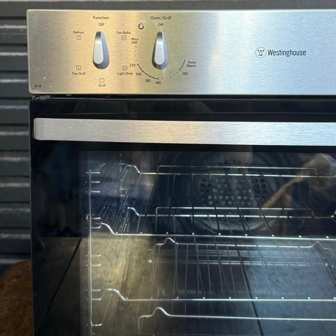 Quality Second Westinghouse WVE614SA 60cm Electric Built-In Oven - Tested & Cleaned!