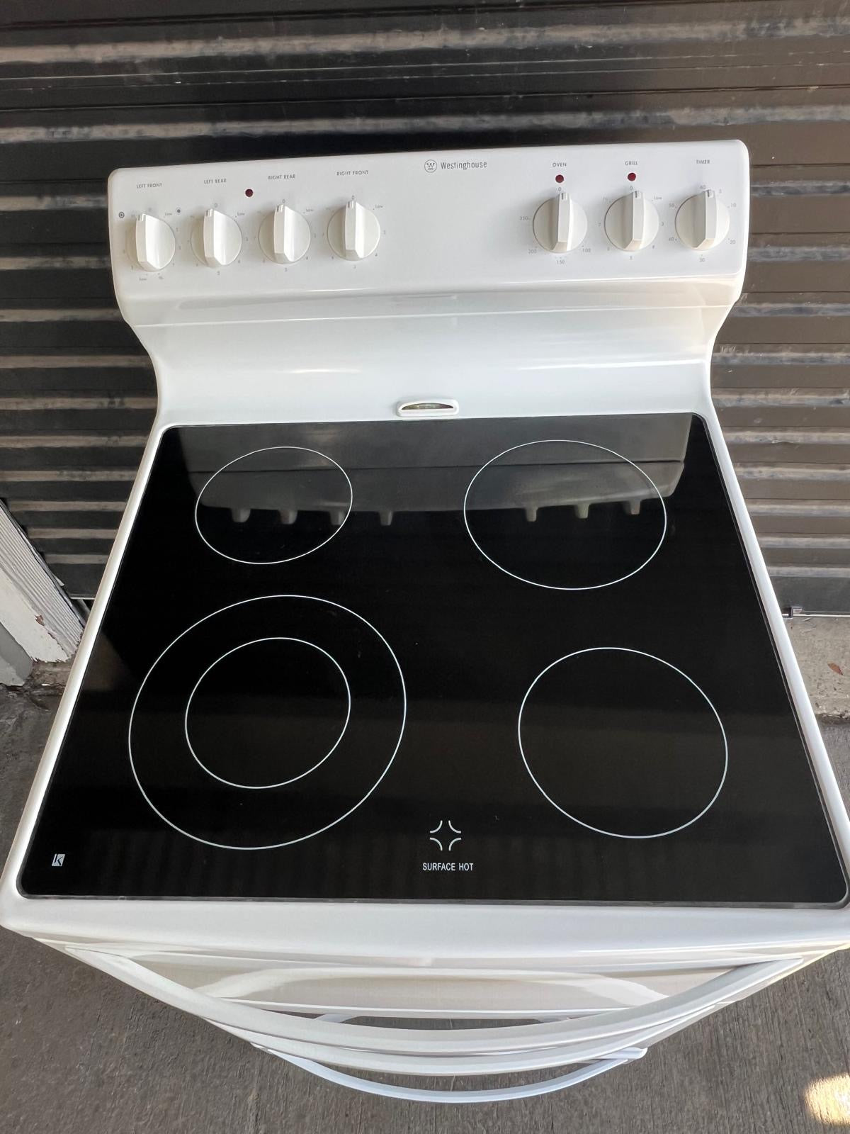 Westinghouse PAK806W 60cm Built-In Oven – Quality Used | Tested & Cleaned | Reno Spares