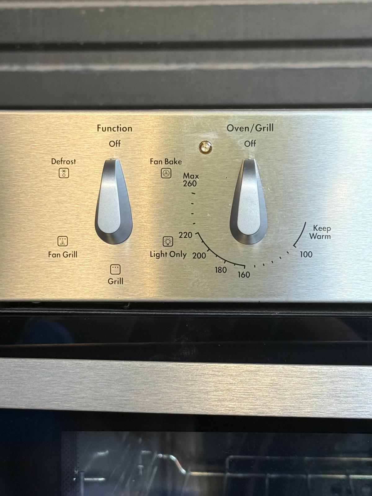 Quality Second Westinghouse WVE614SA 60cm Electric Built-In Oven - Tested & Cleaned!