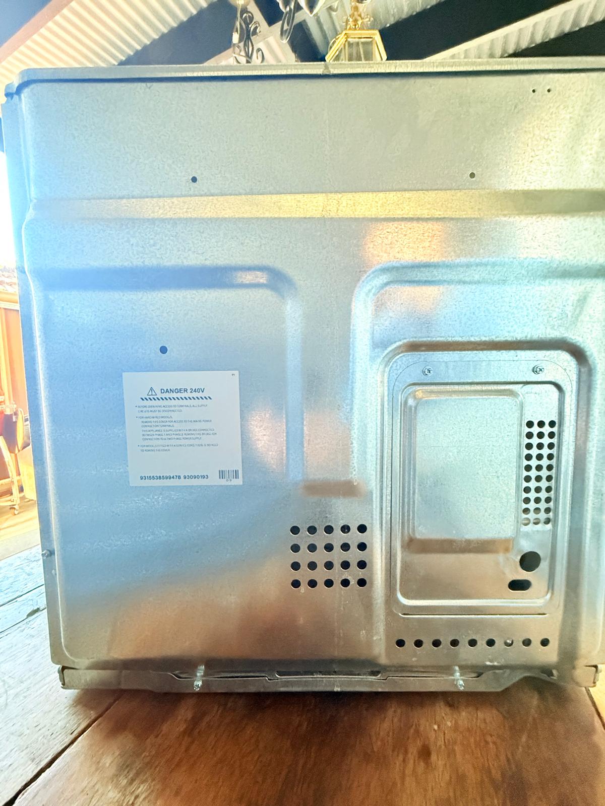 Quality Second Westinghouse WVE614SA 60cm Electric Built-In Oven - Tested & Cleaned!