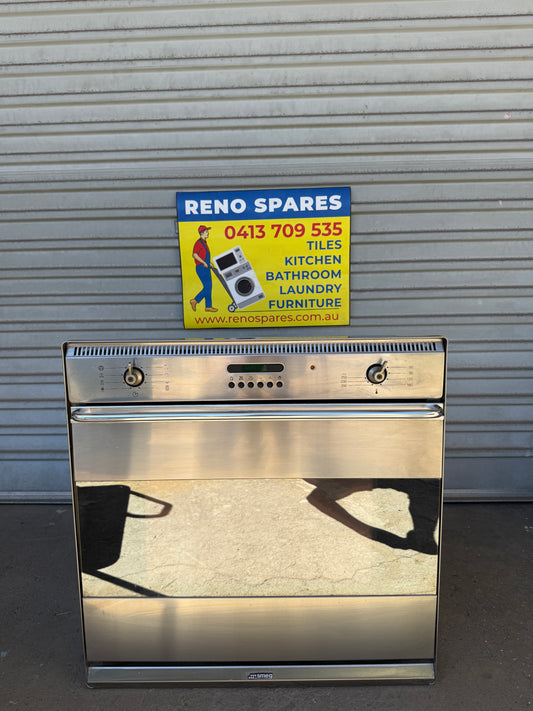 Smeg Stainless Steel Electric Wall Oven – Multi-Function, Built-In, Excellent Condition
