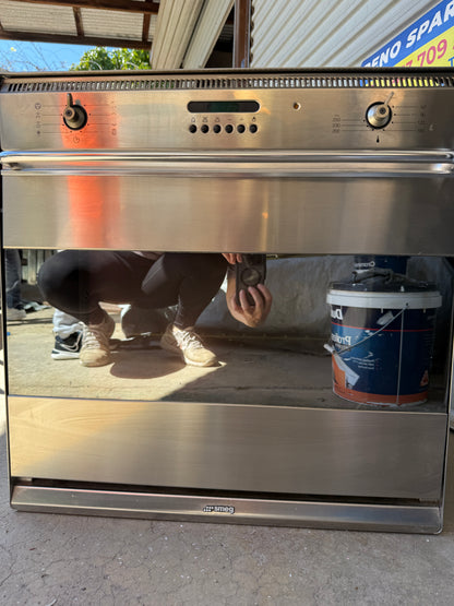 Smeg Stainless Steel Electric Wall Oven – Multi-Function, Built-In, Excellent Condition
