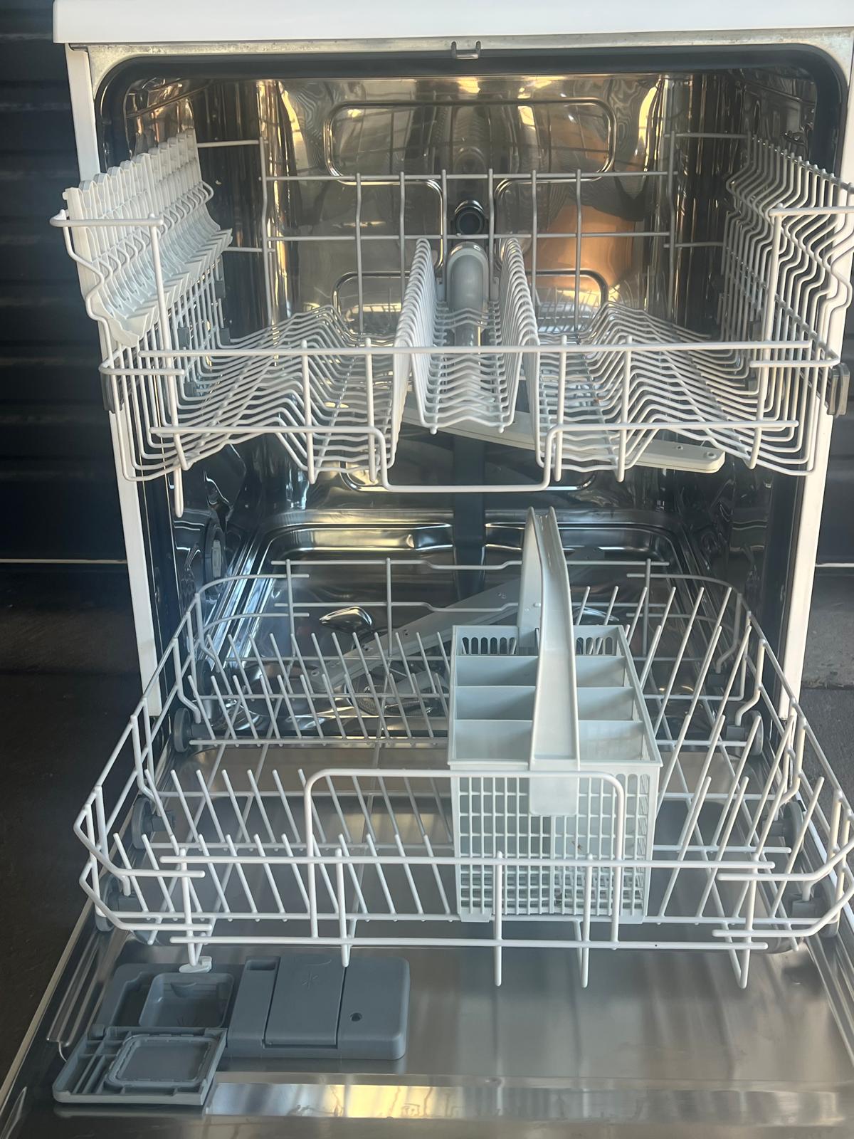 Dishlex DX203WK Dishwasher – Quality Used | Tested & Cleaned | Reno Spares