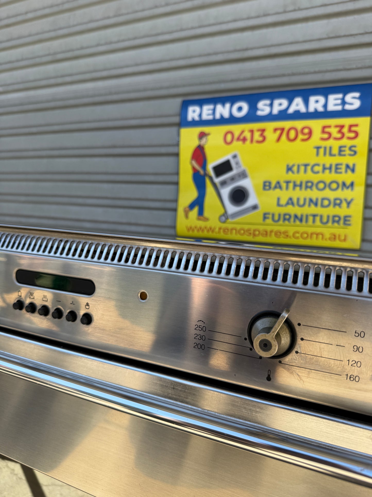 Smeg Stainless Steel Electric Wall Oven – Multi-Function, Built-In, Excellent Condition