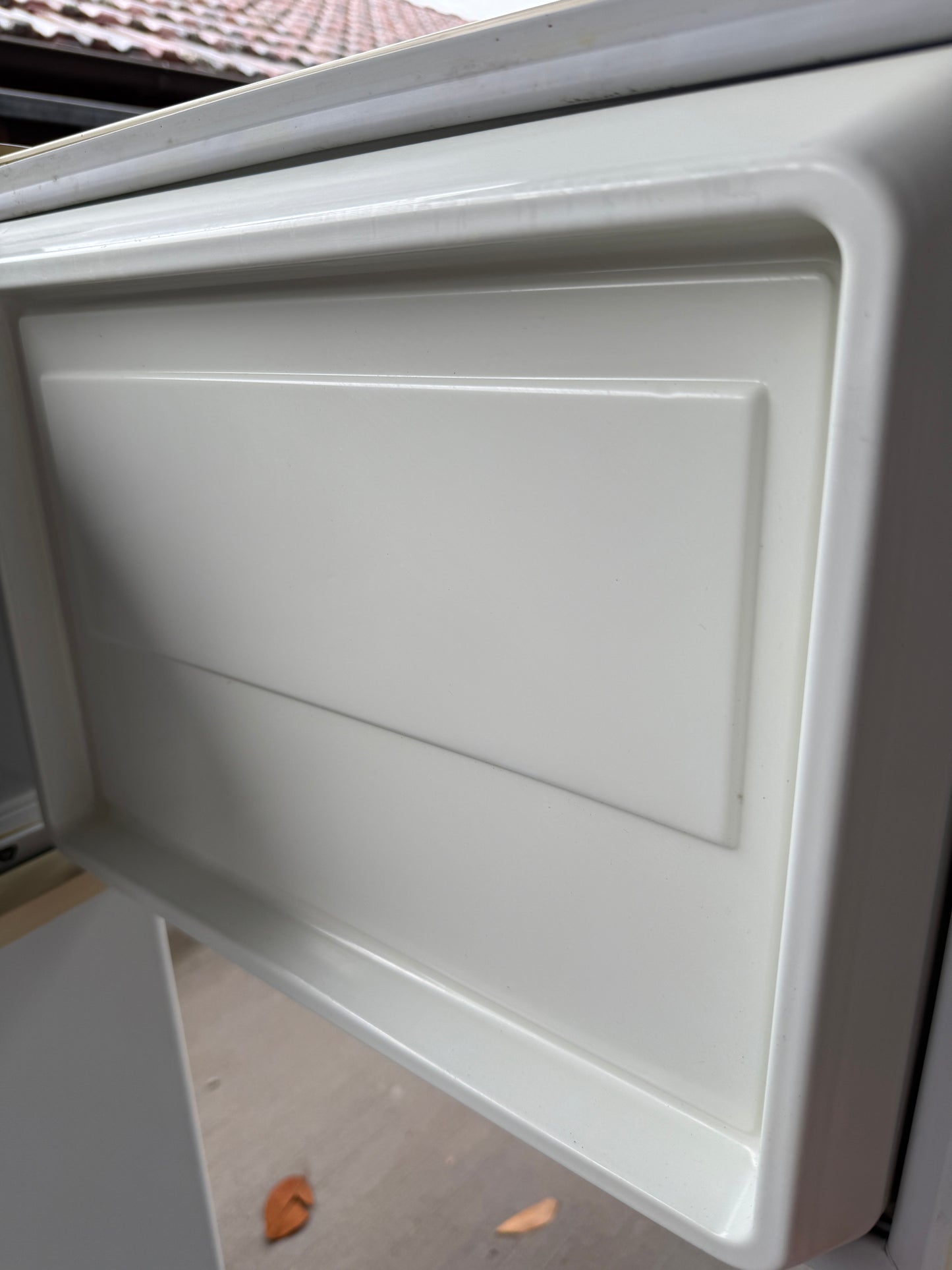 Kelvinator C220H-R Fridge/Freezer – Tested & Cleaned | Reno Spares