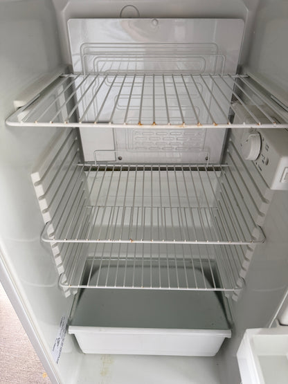 Kelvinator C220H-R Fridge/Freezer – Tested & Cleaned | Reno Spares