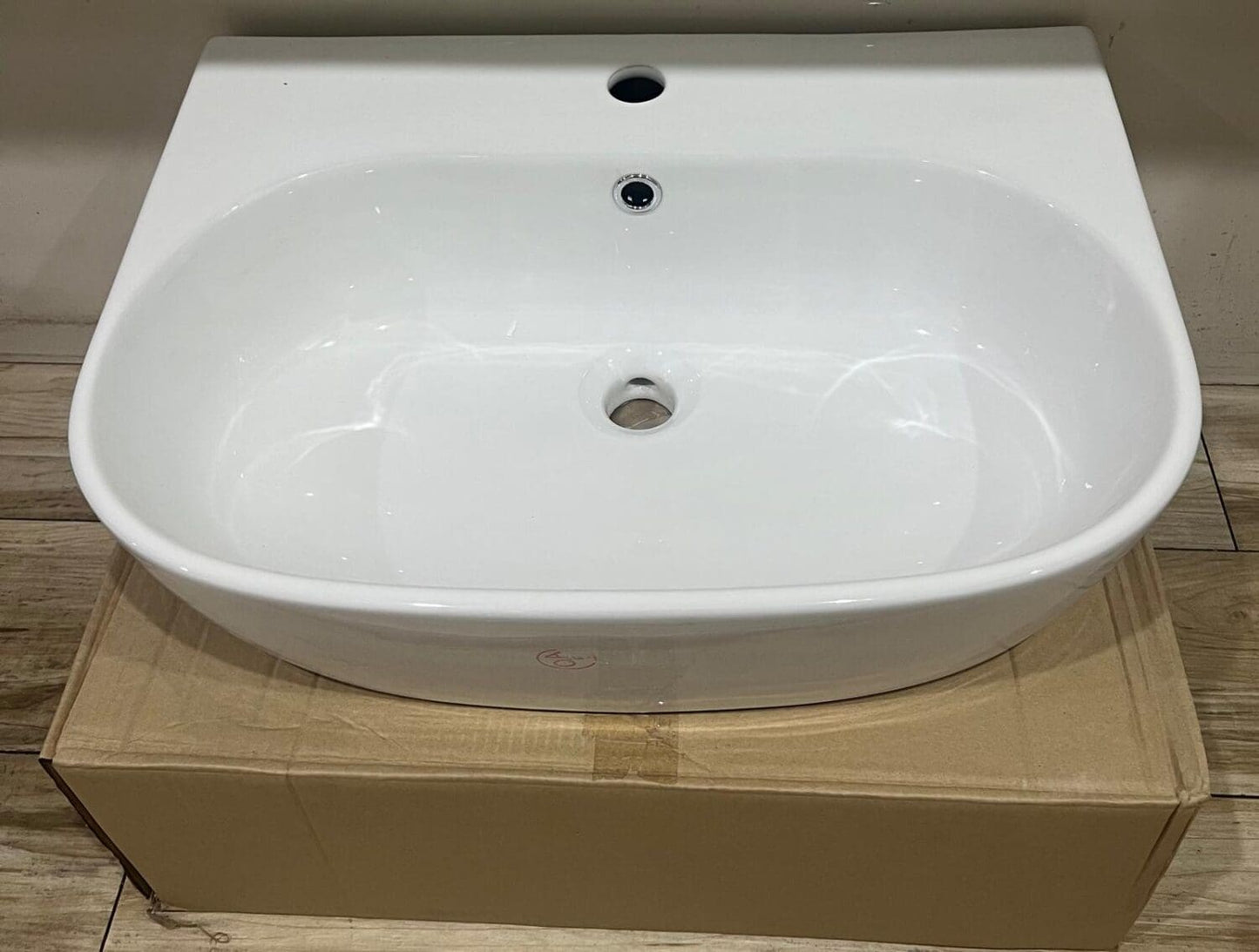 Vivo Wall Basin Rhs With Shelf