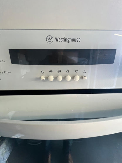 Westinhghouse POL668S 60cm Electric Wall Oven – Quality Used | Tested & Cleaned | Reno Spares