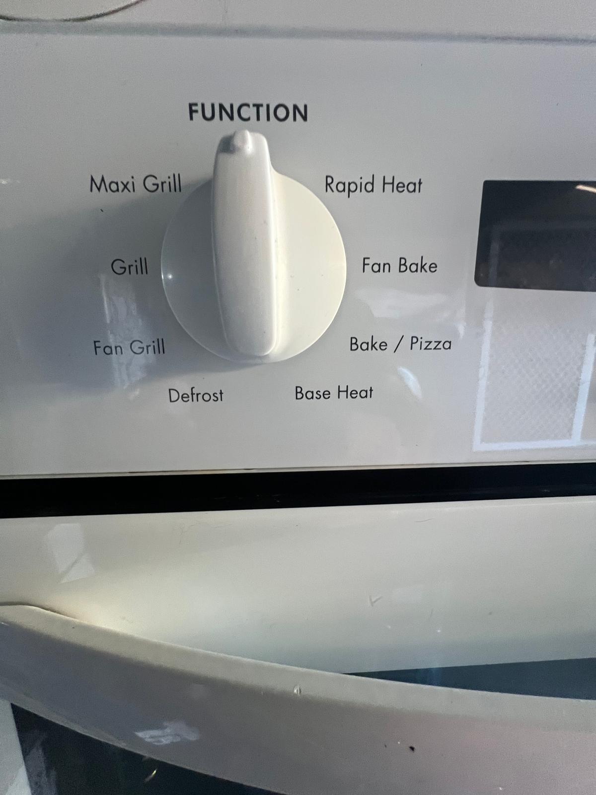 Westinhghouse POL668S 60cm Electric Wall Oven – Quality Used | Tested & Cleaned | Reno Spares