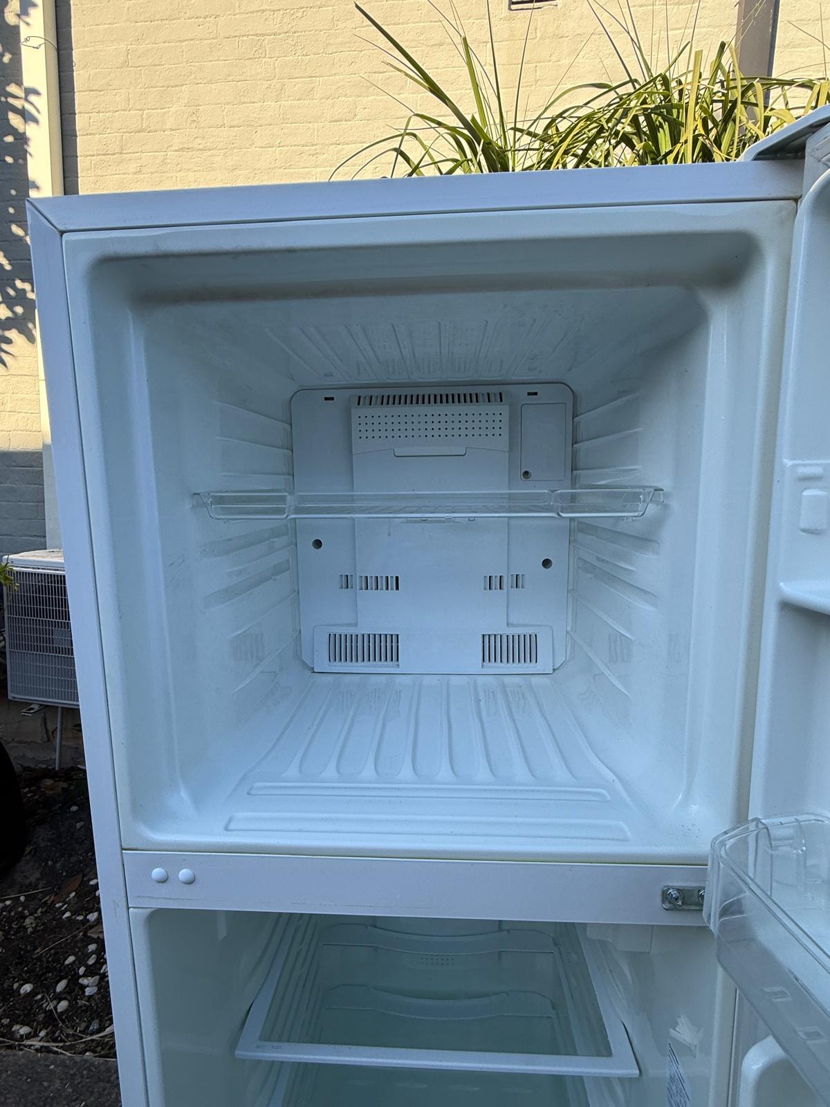 Simpson STB2800WA-XAU 280L Top Mount Fridge – White