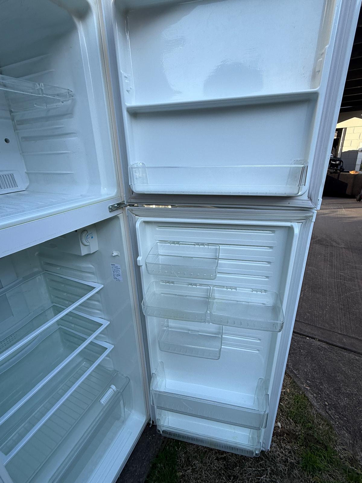Simpson STB2800WA-XAU 280L Top Mount Fridge – White