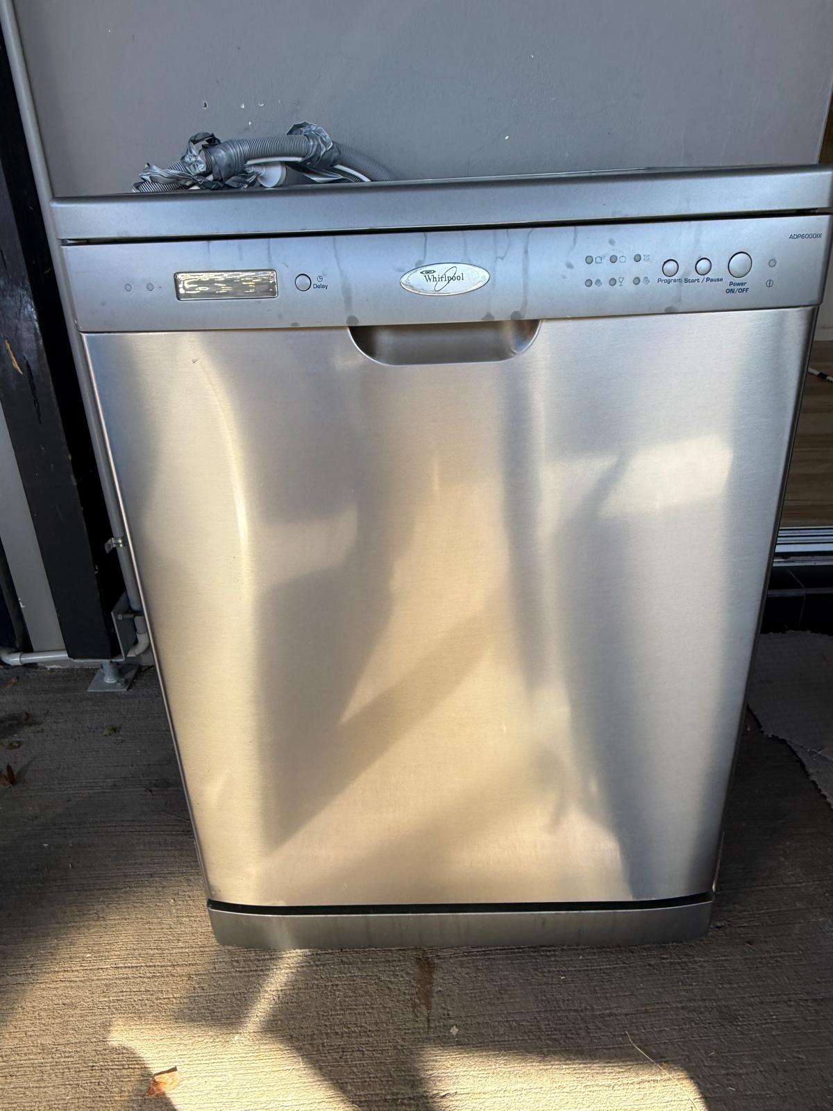 Whirlpool Dishwasher ADP6000IX