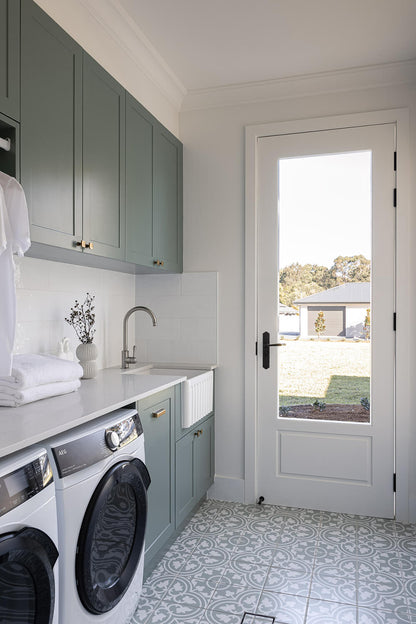 Novi 50 x 46 Fine Fireclay Gloss White Farmhouse Butler Sink