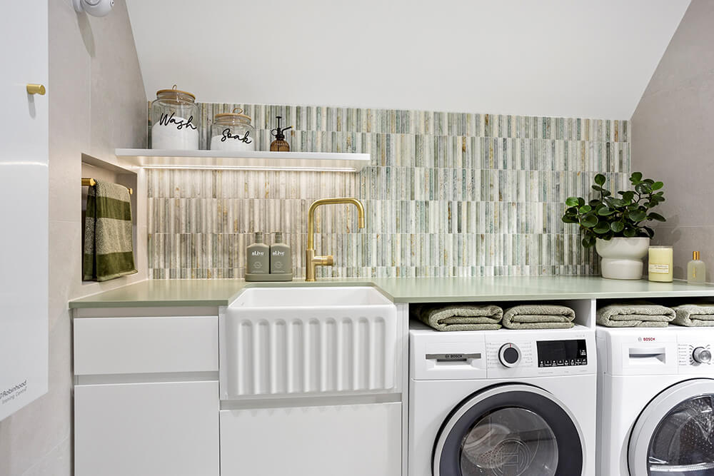 Novi 50 x 46 Fine Fireclay Gloss White Farmhouse Butler Sink