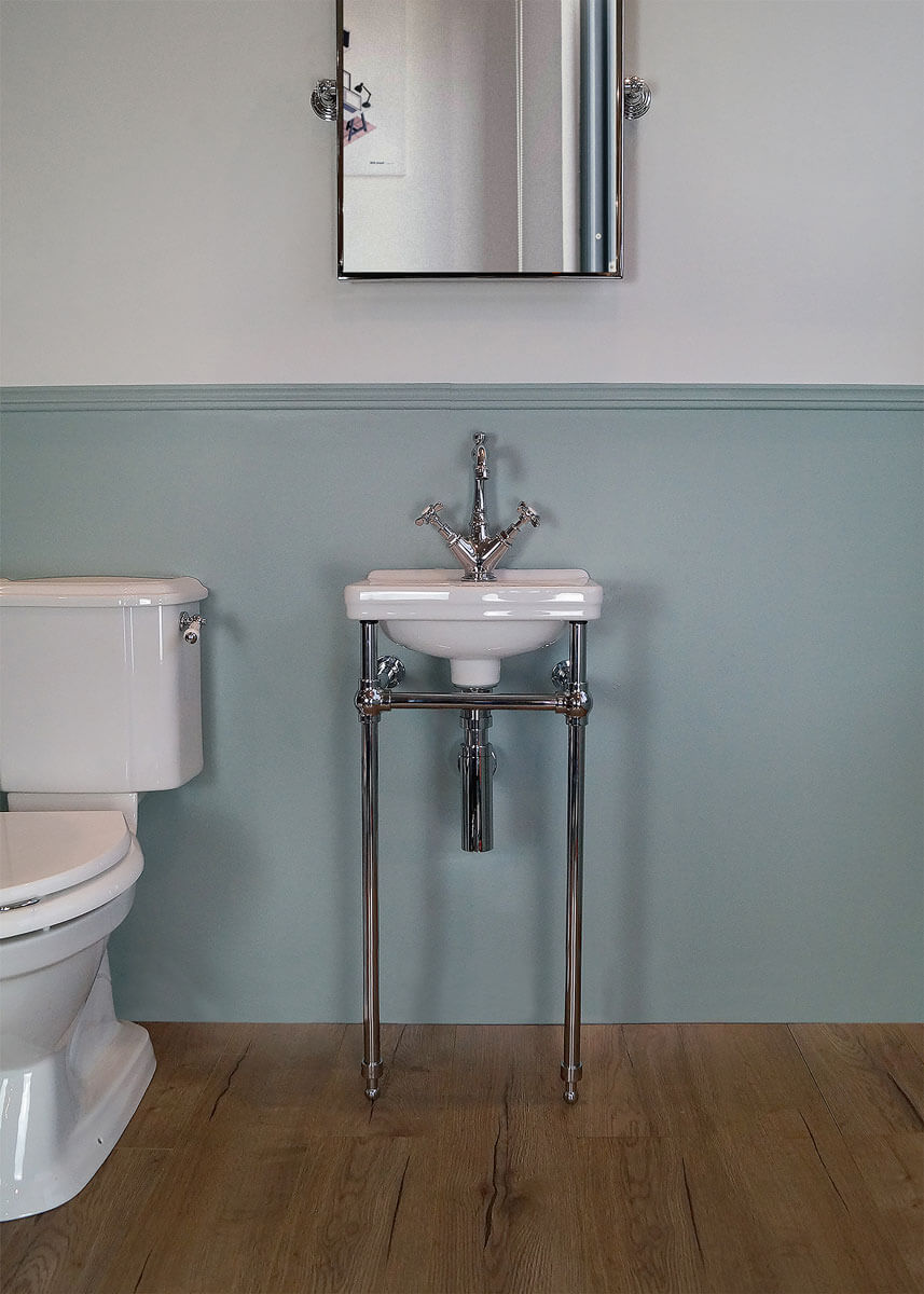 Claremont 38 x 31 Nuovo Basin Stand