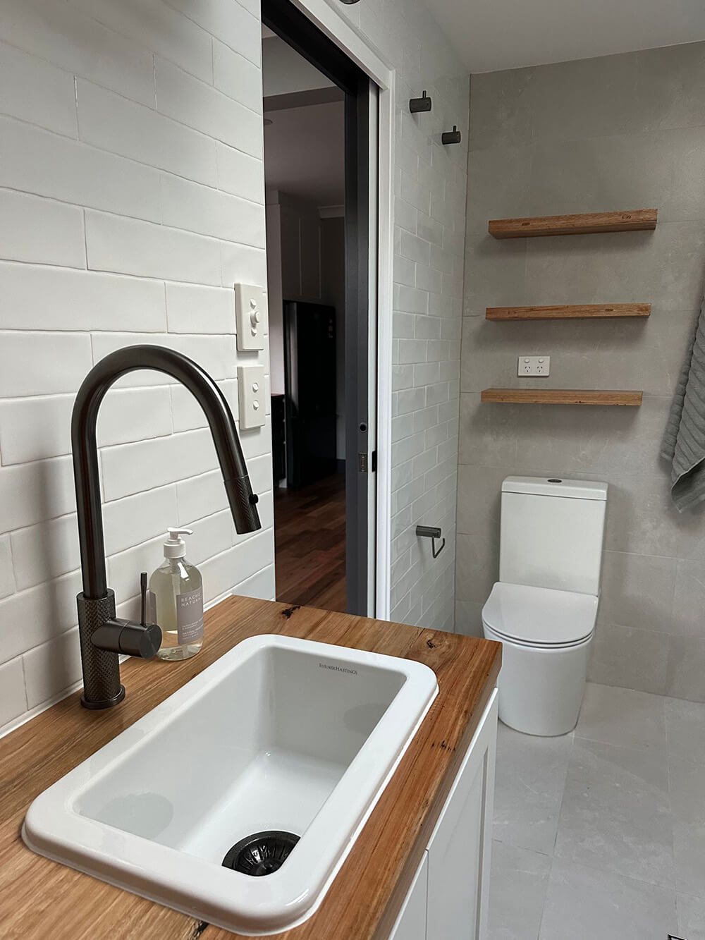 Cuisine 30 x 46 Inset / Undermount Fine Fireclay Gloss White Sink