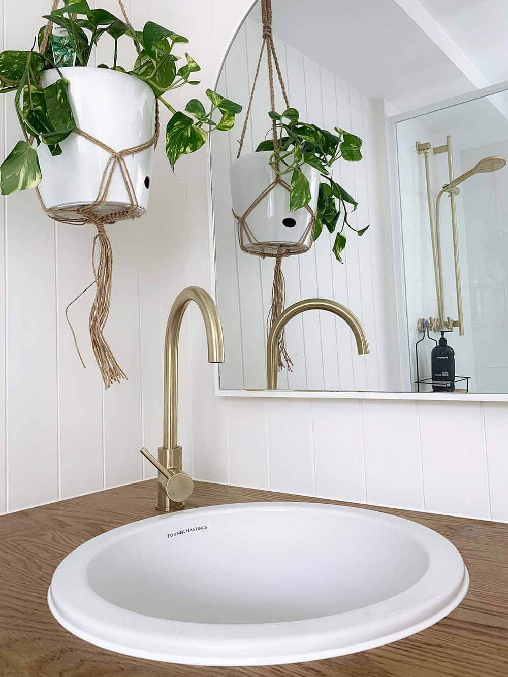 Cuisine Round 47 Inset / Undermount Fine Fireclay Gloss White Sink