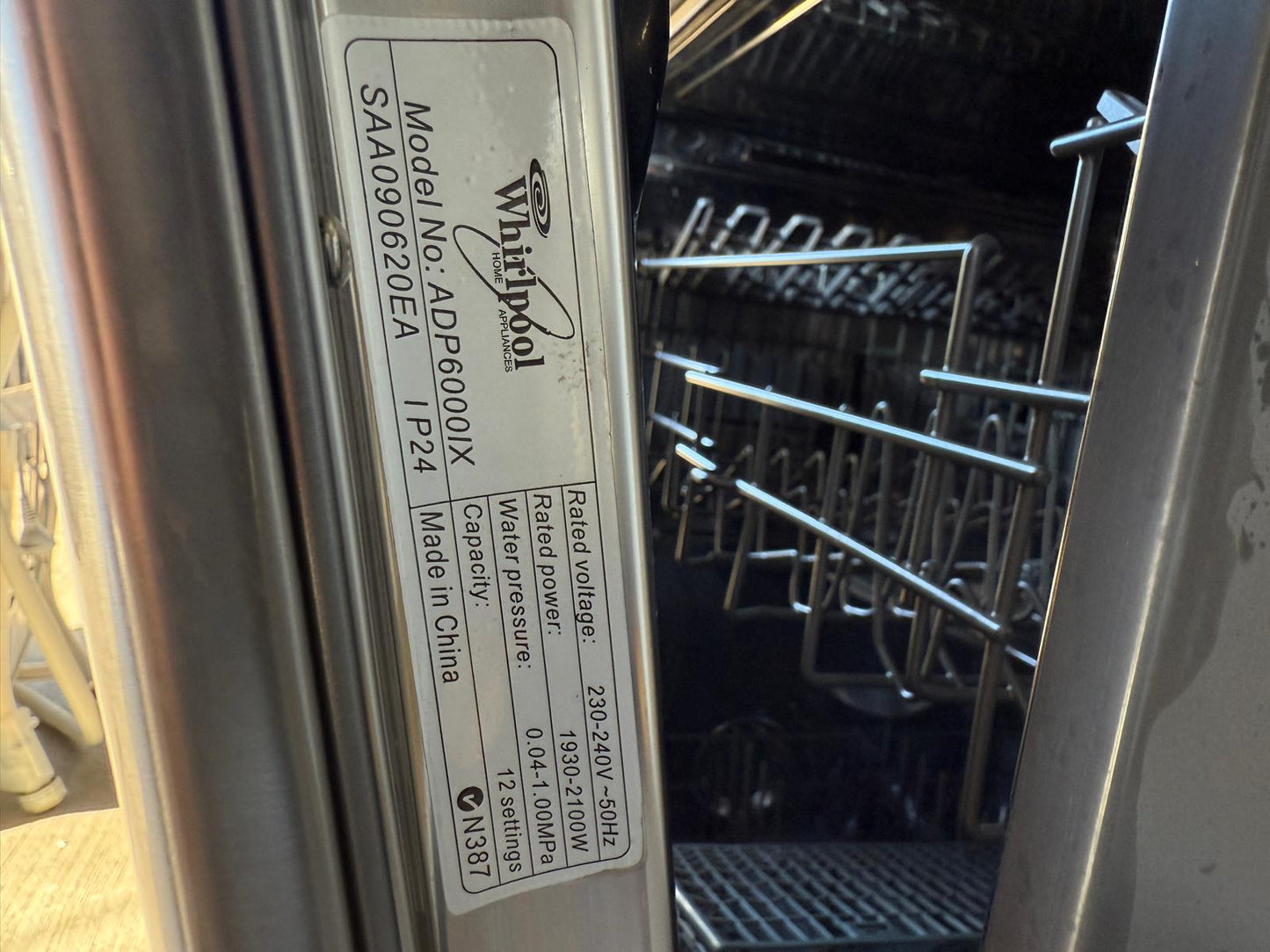 Whirlpool Dishwasher ADP6000IX
