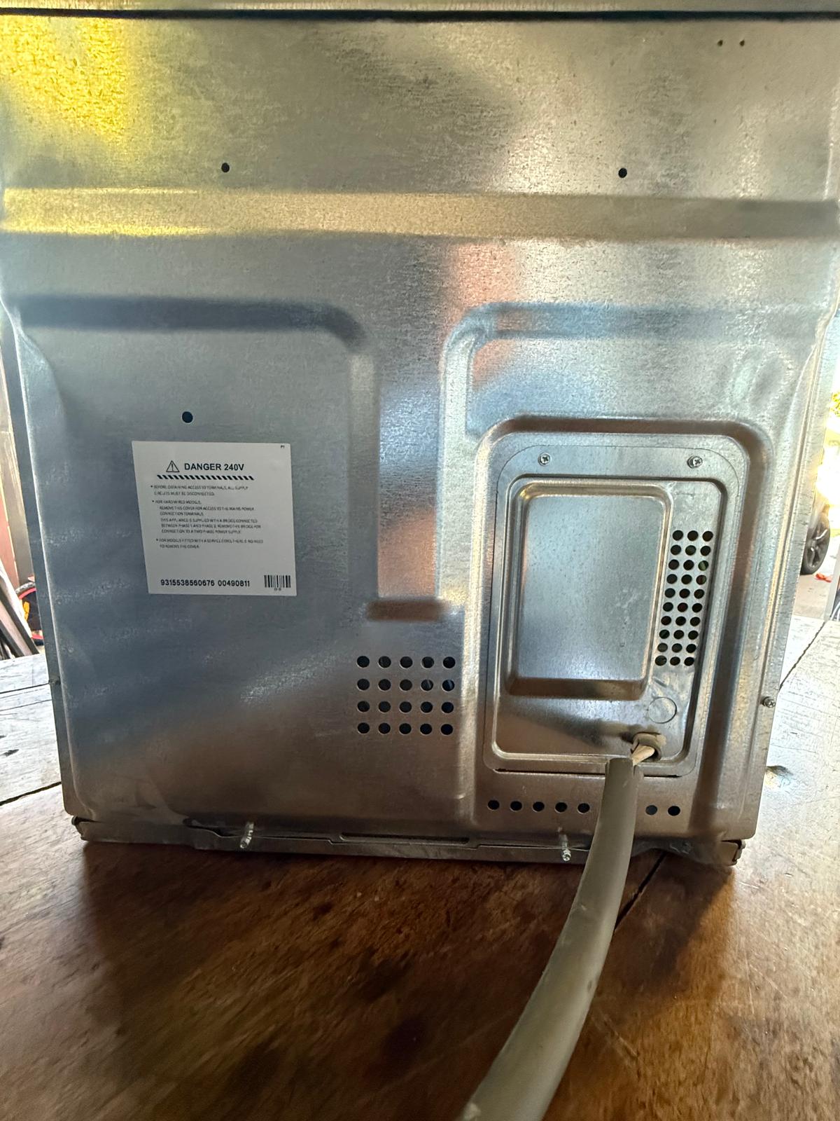 Westinghouse WVE616S 60 cm Multifunction Oven – Tested & Cleaned | Reno Spares