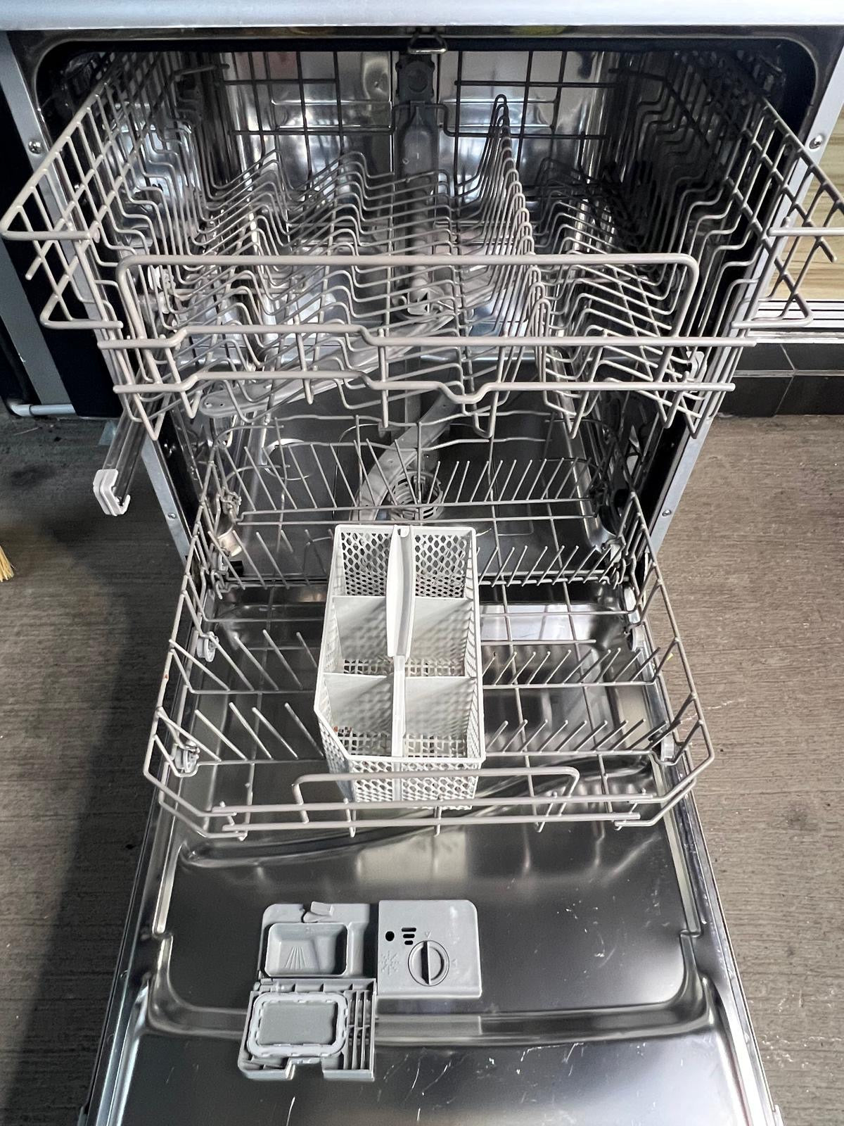 Kelvinator KADW60SS 60cm Stainless Dishwasher – Quality Used |Tested and Cleaned | Reno Spares