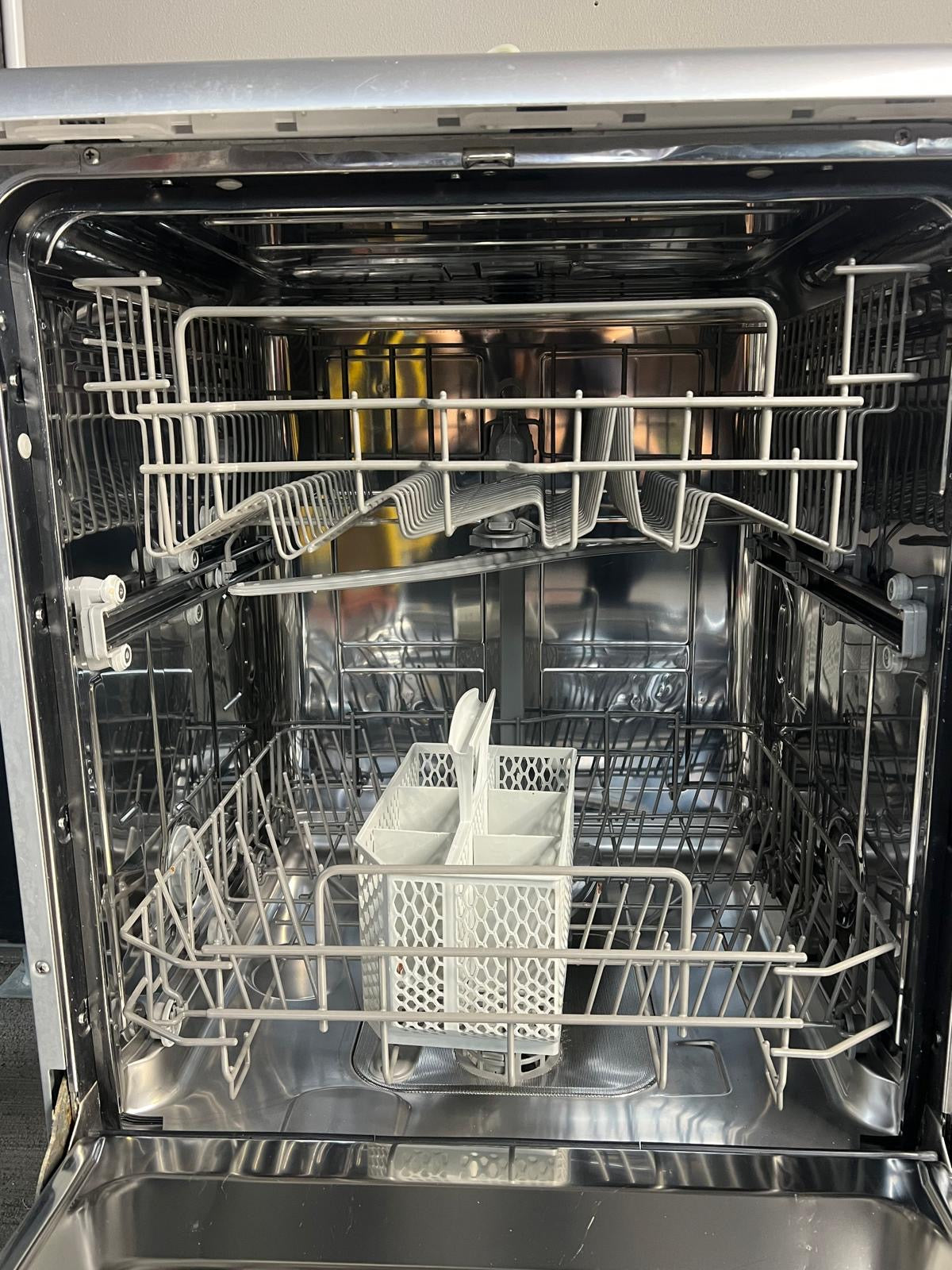 Kelvinator KADW60SS 60cm Stainless Dishwasher – Quality Used |Tested and Cleaned | Reno Spares