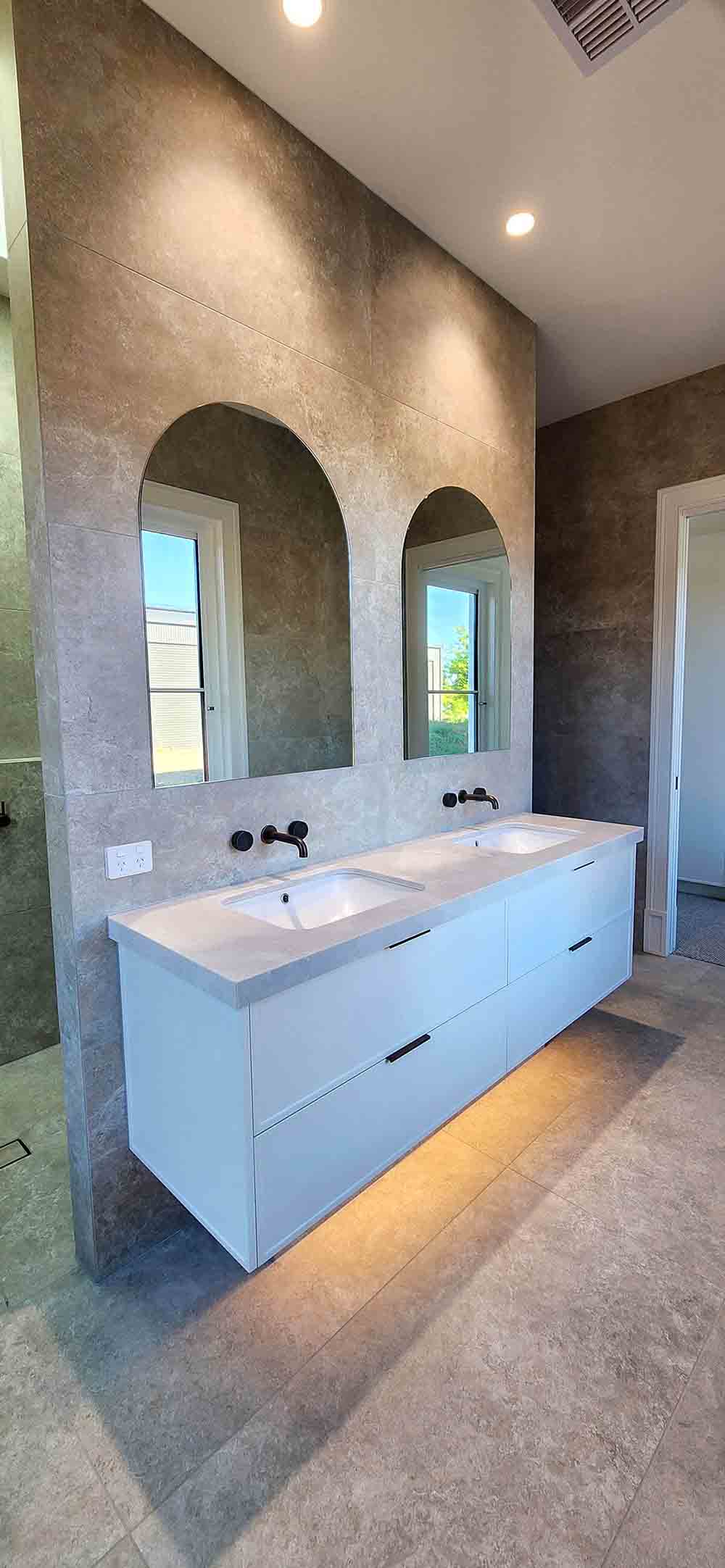 Fino Large 55 x 41 Under Counter Fireclay Basin - Gloss White