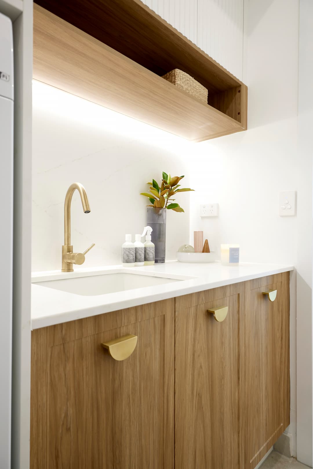 Novi 50 x 46 Fine Fireclay Gloss White Farmhouse Butler Sink