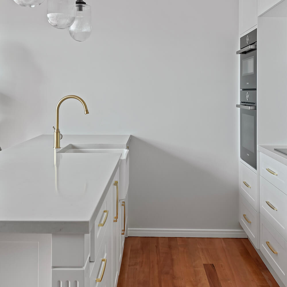 Novi 50 x 46 Fine Fireclay Gloss White Farmhouse Butler Sink