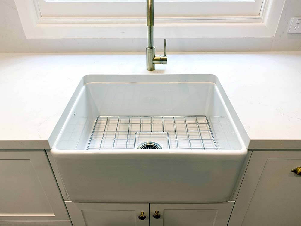 Novi 60 x 46 Fine Fireclay Gloss White Farmhouse Butler Sink