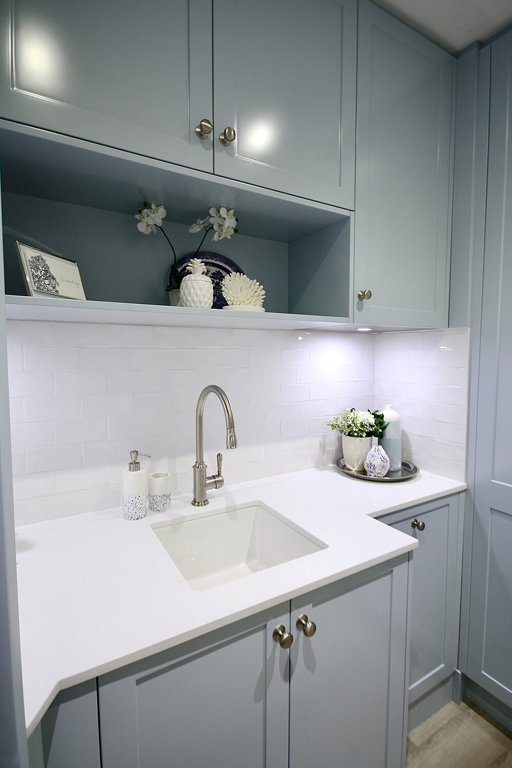 Cuisine 46 x 46 Inset / Undermount Fine Fireclay Gloss White Sink