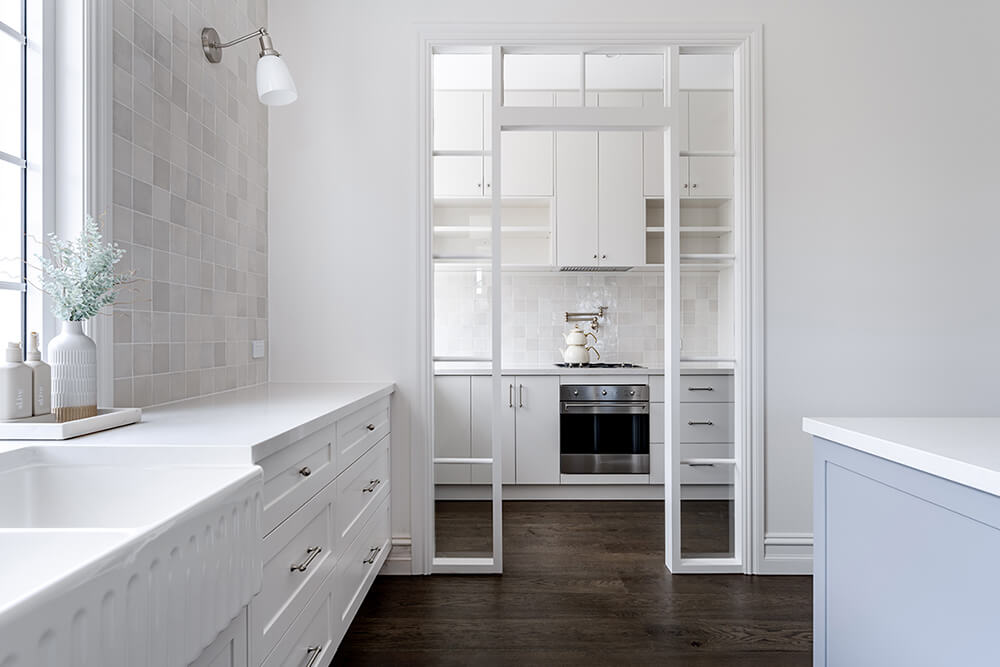 Novi 85 x 46 Fine Fireclay Gloss White Farmhouse Butler Sink