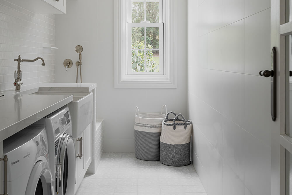 Novi 85 x 46 Fine Fireclay Gloss White Farmhouse Butler Sink