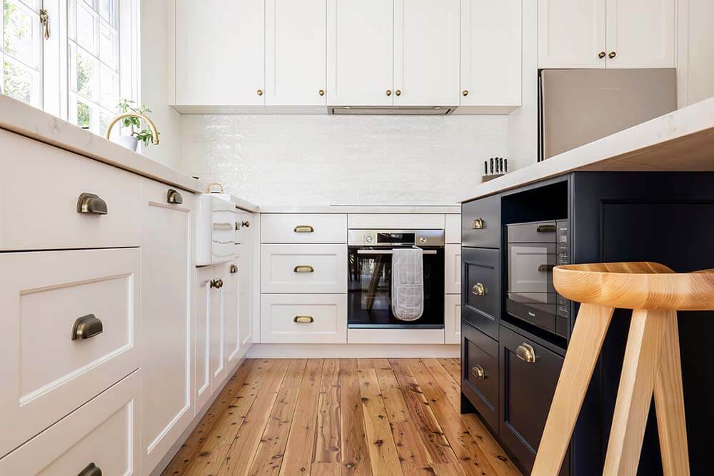 Novi 60 x 46 Fine Fireclay Gloss White Farmhouse Butler Sink