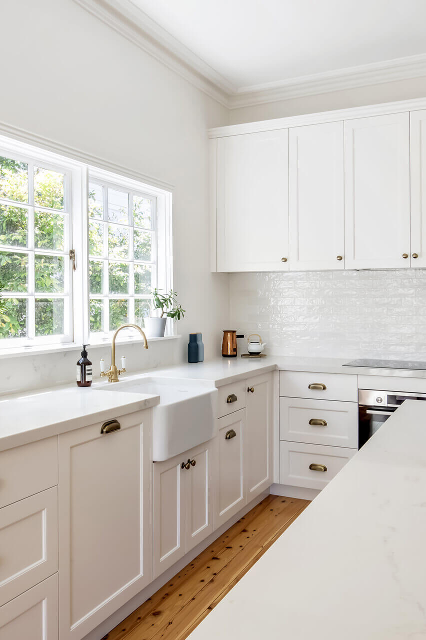 Novi 60 x 46 Fine Fireclay Gloss White Farmhouse Butler Sink