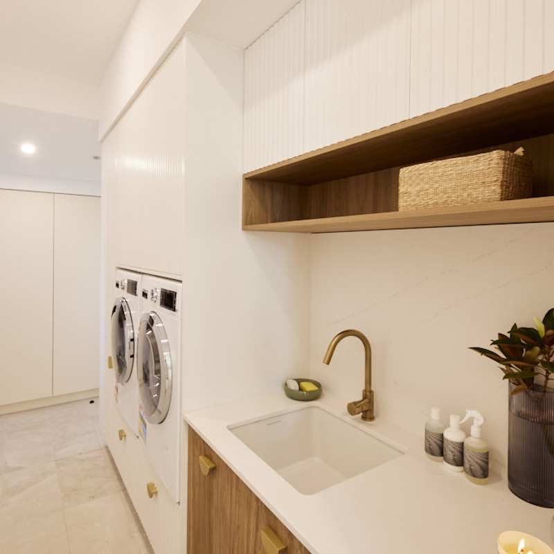 Novi 50 x 46 Fine Fireclay Gloss White Farmhouse Butler Sink