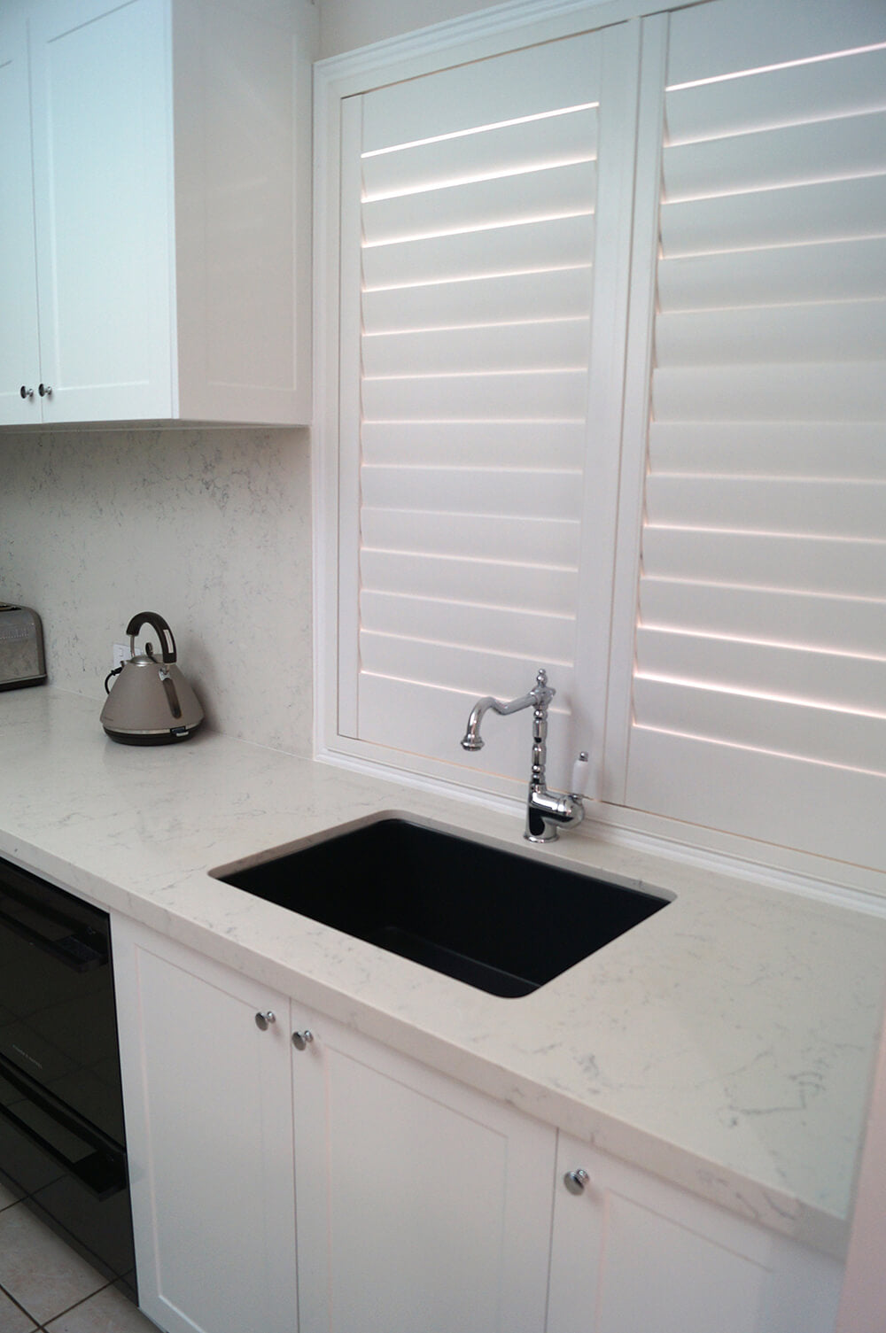Novi 60 x 46 Fine Fireclay Matte Black Farmhouse Butler Sink